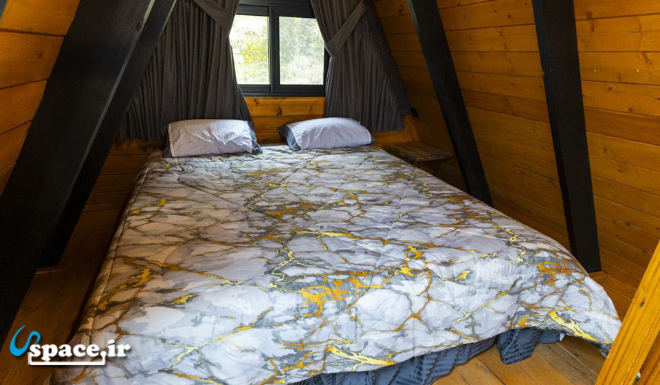نمای داخلی اتاق خواب کلبه سوئیسی توکا - دهکده گردشگری اوپه - تنکابن - روستای چالکش