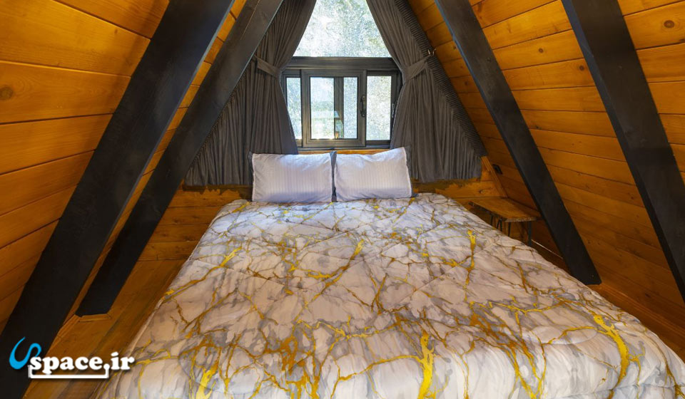 نمای داخلی اتاق خواب کلبه سوئیسی تی تی - دهکده گردشگری اوپه - تنکابن - روستای چالکش